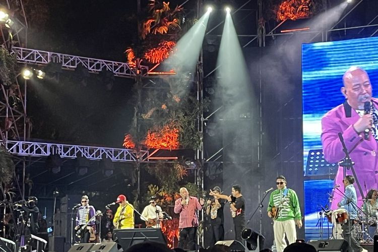 Indro Warkop Menangis Ingat Mendiang Dono dan Kasino di Synchronize Fest 2026