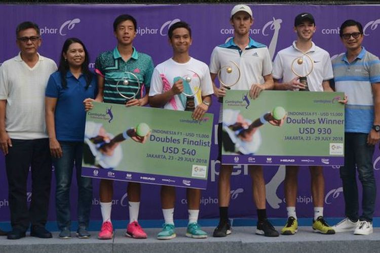 Pasangan tuan rumah, Justin Barki (18 tahun)/Christopher Rungkat harus puas berada di posisi runner-up Combiphar Tennis Open 2018. Pada babak final di lapangan tenis The Sultan Hotel Jakarta, Sabtu (28/7), unggulan teratas turnamen seri pertama ITF Men?s Future itu harus mengakui ketangguhan ganda Australia, Michael Look/Matthew Romios.