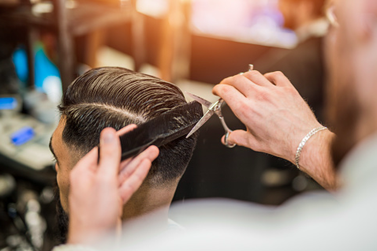 Rambut Pria Mulai Tipis dan Botak, Ini 2 Pilihan Model yang Pas