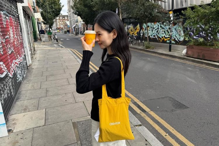 Intip 4 Ide OOTD Kasual Kim Yoon Hye, Pemeran di Love Scout
