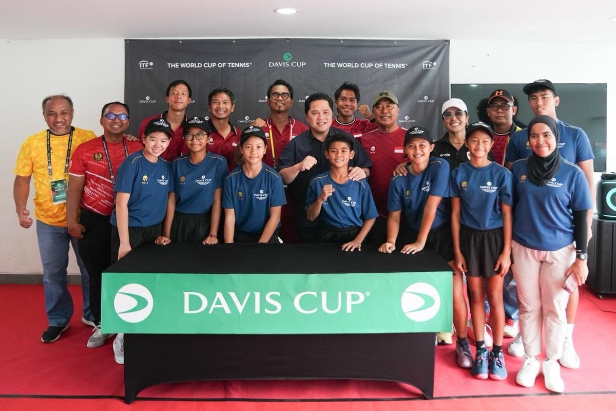 Menteri Pemuda dan Olahraga (Menpora) Erick Thohir megunjungi tim tenis dalam World Group II Play-off ajang Davis Cup 2026 di Stadion Tenis Gelora Bung Karno (GBK) Jakarta. 
