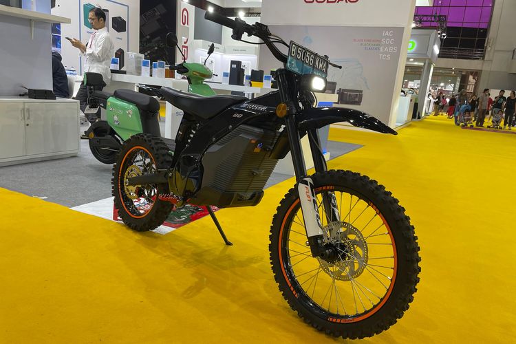 Pameran Asia Bike 2024 memajang deretan motor listrik baru asal China, termasuk motor listrtik Wuling.