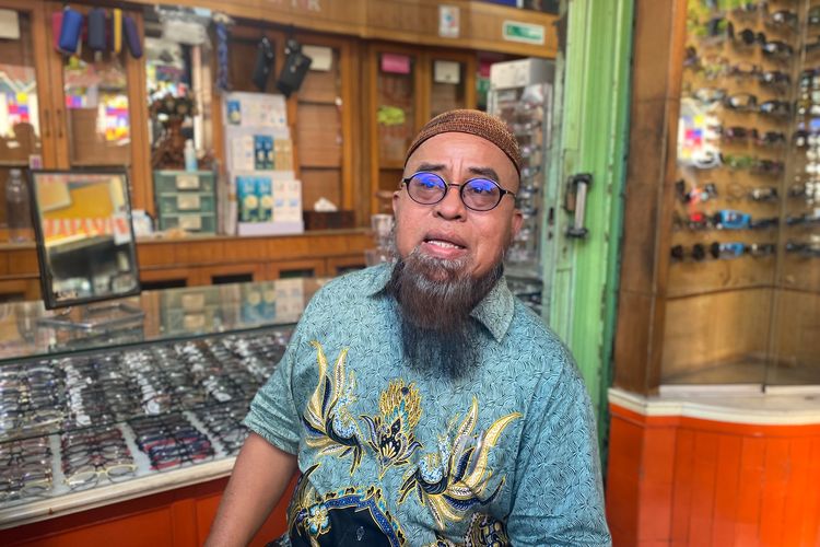 Sutama atau Tomo, kepala Kopema, ditemui di Plaza 2 Blok M yang ramai-ramai dikosongkan pedagang karena harga sewa naik, Rabu (3/9/2025).