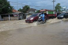 Jangan Nekat atau Sembarangan Terjang Banjir, Banyak Risikonya