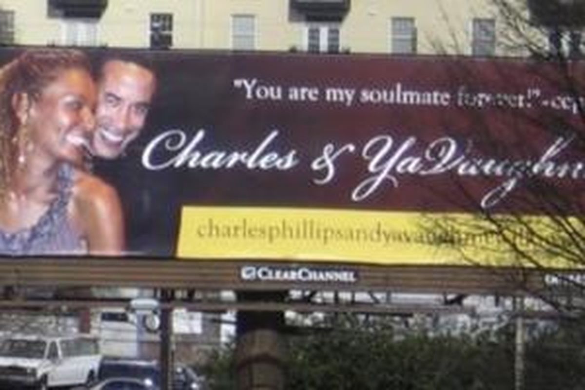 Billboard yang menampilkan foto mantan CEO Oracle Chuck Phillips dan selingkuhannya, YaVaugnie Wilkins 