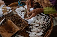 Mengintip Pembuatan Rokok Klembak Menyan Sintren di Gombong
