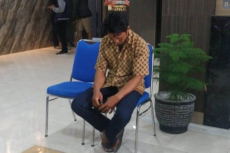 Amaq Sinta (34) saat berada di Polda NTB, Sabtu (16/4/2022)