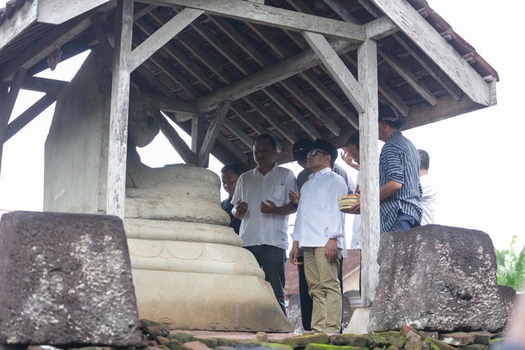 Cawapres nomor urut 1 Muhaimin Iskandar di candi Gayatri, Tulungagung, Jawa Timur, Kamis (25/1/2024). 