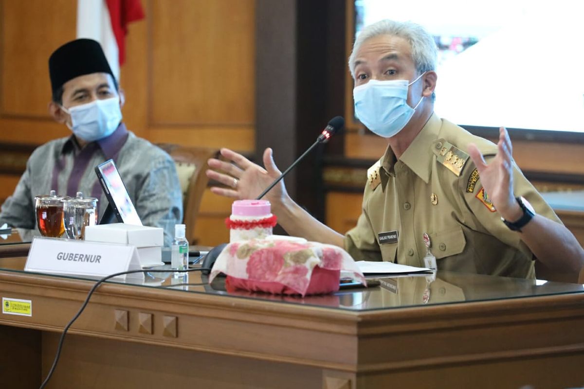 Gubernur Jawa Tengah, Ganjar Pranowo saat menjelaskan program Jogo Tonggo, Senin (20/07/2020).