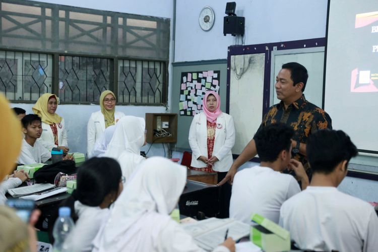 Wali Kota Semarang Hendrar Prihadi memastikan seluruh pemilih pemula menggunakan hak pilih saat pemilihan Gubernur Jawa Tengah pada Rabu, 27 Juni 2018.