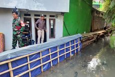Cerita Warga Kampung Bendungan Depok yang Terjebak Rumah Saat Turap Jebol Usai Hujan Deras...
