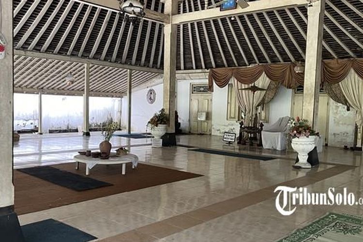 PESANGGRAHAN LANGENHARJO - Pesanggrahan Langenharjo peninggalan PB IX, di Grogol, Sukoharjom Jawa Tengah, menjadi tempat doa bersama pascawafatnya Sinuhun Pakubuwono XIII pada Minggu (2/11/2025) pagi. Inilah sejarah tempat tersebut