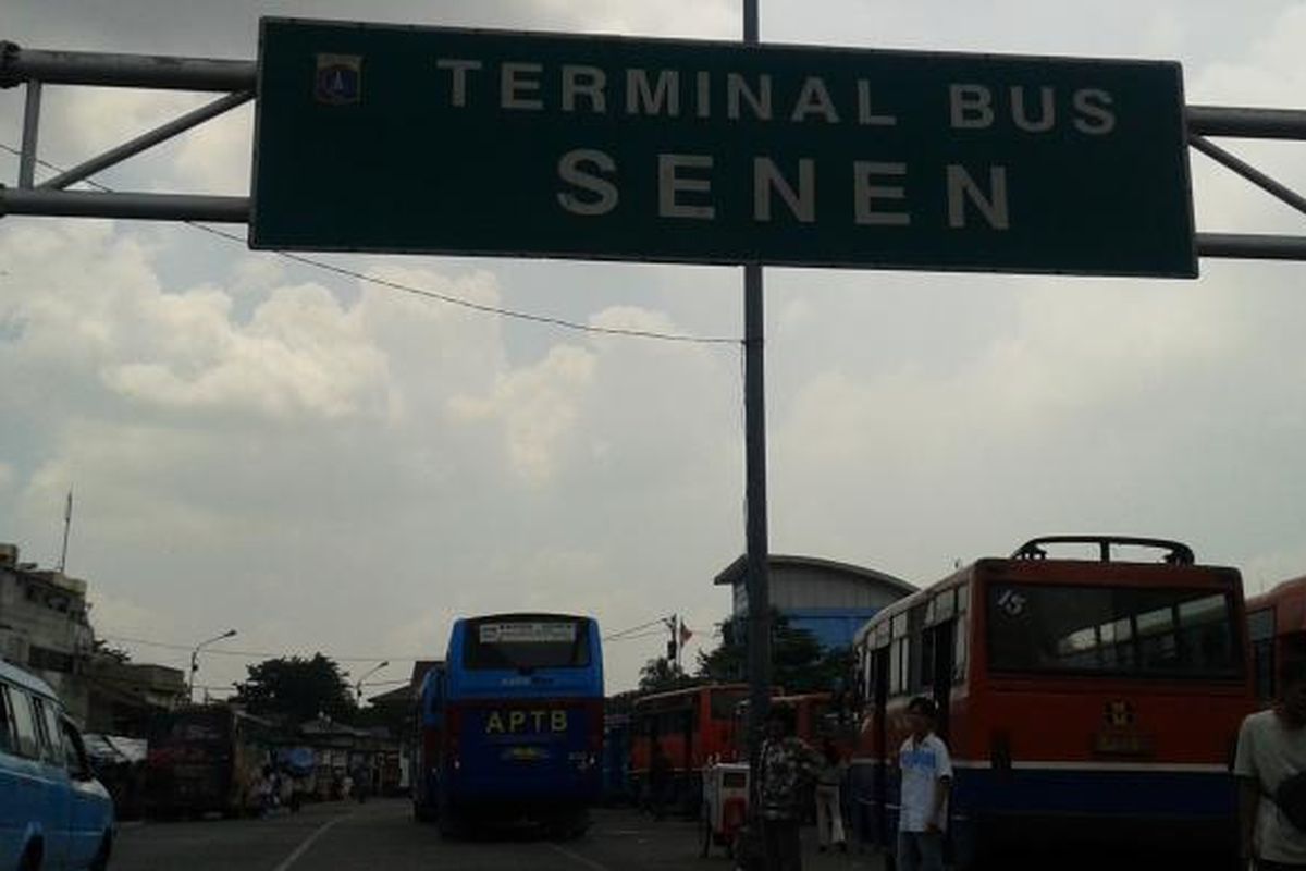 Terminal Bus Senen, Jakarta Pusat. Pemerintah DKI membatalkan revitalisasi terminal senenennpada tahun 2015.