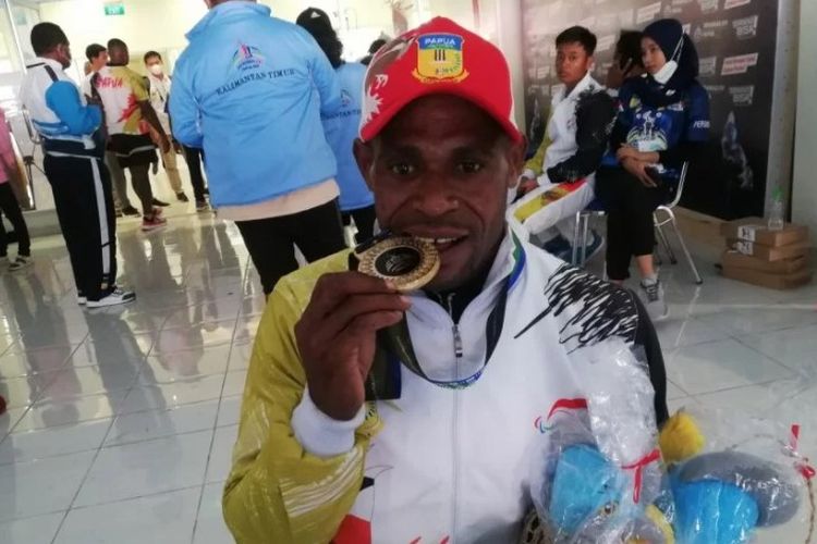 Dapniel Bayage, atlet peraih medali emas dan pemecah rekor di Peparnas Papua 2021.