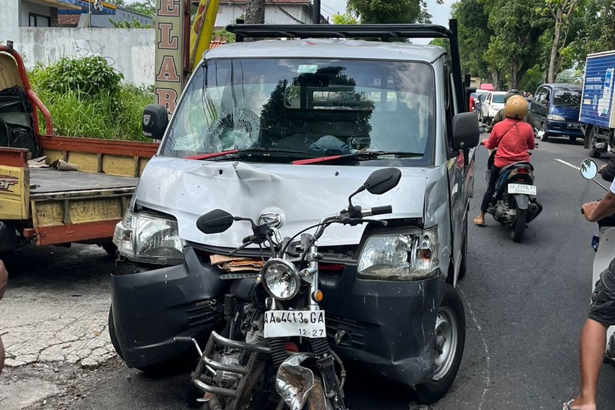 Kondisi Honda Tiger yang ditabrak Daihatsu Gran Max dalam kecelakaan beruntun di Jalan Magelang-Salaman, Jumat (27/9/2024).