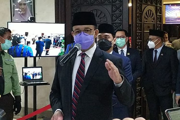 Gubernur DKI Jakarta Anies Baswedan saat ditemui di Lobi Ruang Rapat Paripurna Gedung DPRD DKI Jakarta, Senin (2/11/2020)