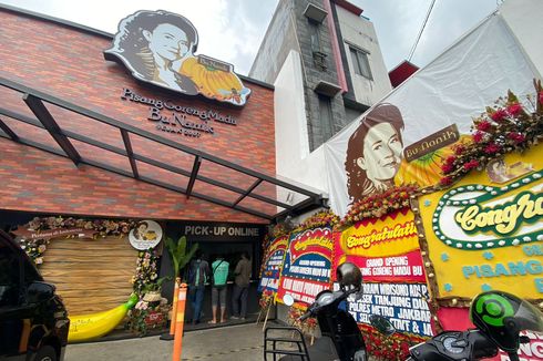 Berburu Oleh-oleh di Gerai Baru Pisang Goreng Madu Bu Nanik