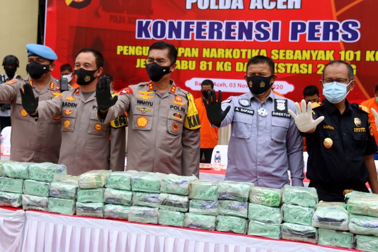 Direktorat Reserse Narkoba Polda Aceh kembali berhasil menggagalkan penyelundupan 101 kilogram narkotika jenis sabu dan ekstasi yang dilakukan sembilan tersangka dari luar negeri melalui perairan laut Aceh.