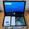 Pria Jepang Bikin PS4 Portabel dalam Tas Koper