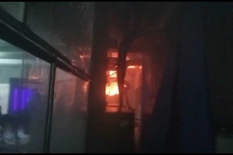 Kebakaran terjadi pada pabrik PT Elegent Textile Industri, Desa Kembangkuning, Kecamatan Jatiluhur, Purwakarta, Jawa Barat, Kamis (23/3/2023).