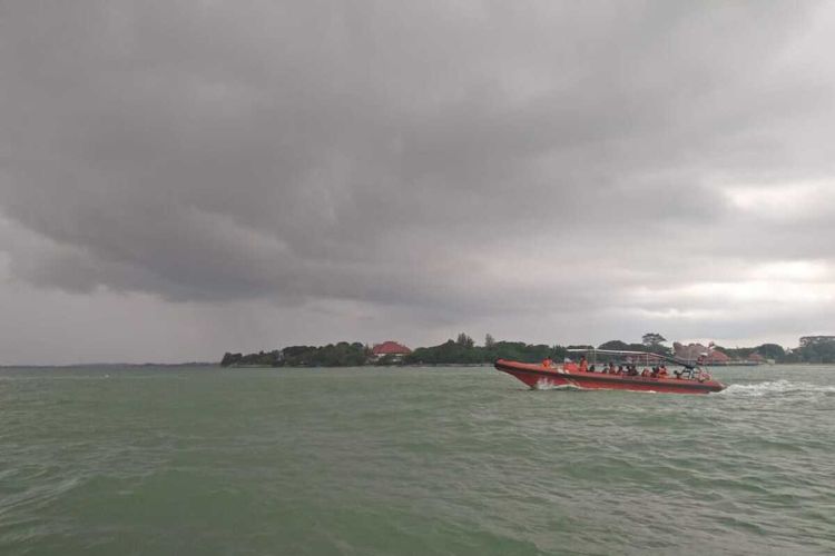 Tim Basarnas Jepara, Jawa Tengah masih berupaya melakukan pencarian terhadap belasan ABK dari Kapal Berkah Abadi asal Kabupaten Batang yang diduga hilang di perairan Jepara, Rabu (20/1/2021).