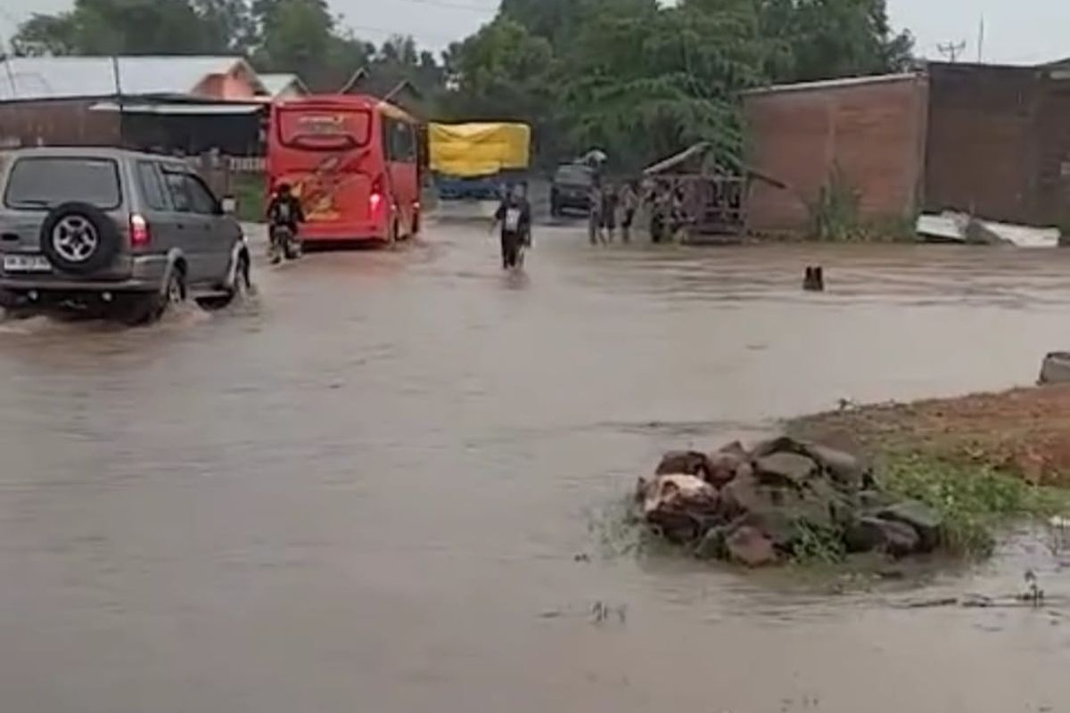 Banjir Terjang 3 Desa di Sumbawa, Fasilitas Umum Terdampak 