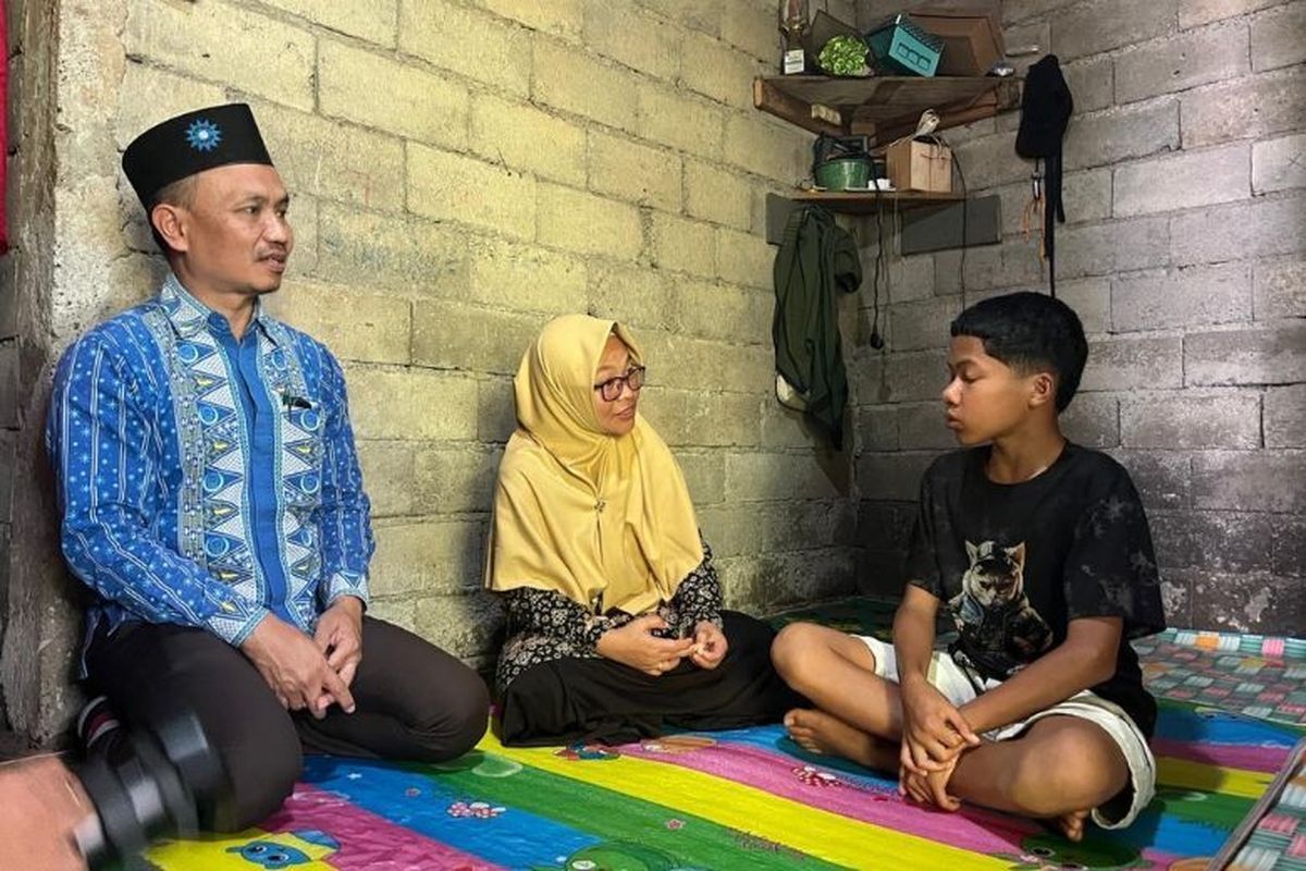 Arsad Abi Mubarok, warga Desa Kebonagung, RT 3 RW 1, Kecamatan Sumowono, Kabupaten Semarang, bisa melanjutkan pendidikan ke tingkat SMA berkat program Sekolah Kemitraan dari Gubernur Jawa Tengah Ahmad Luthfi. 
