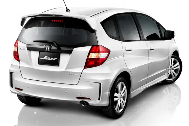 ilustrasi Honda Jazz generasi kedua