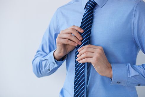 Pelajari Cara Pakai Dasi yang Mudah dan Cepat Berikut Ini