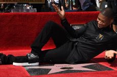 Usher Masuk Hollywood Walk of Fame