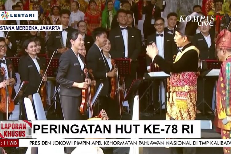 Presiden Joko Widodo menyapa masyarakat sebelum Upacara Peringatan Detik-Detik Proklamasi Kemerdekaan Republik Indonesia di Istana Merdeka, Jakarta, Kamis (17/8/2023).