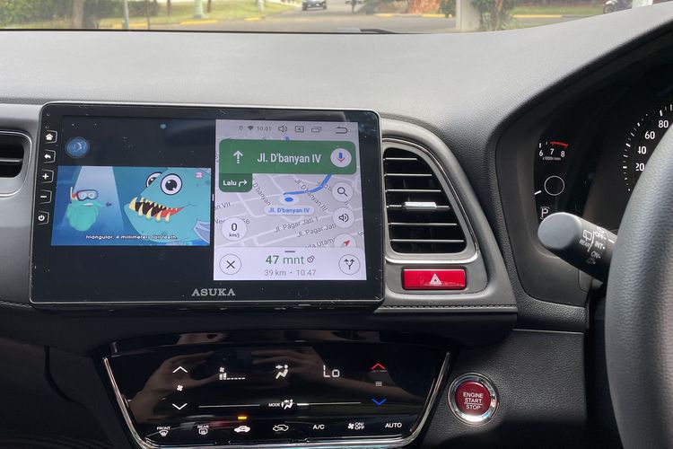 Tampilan Asuka Bm series 3 di dashboard mobil yang sudah dilengkapi dengan online navigation dan TV tunner.