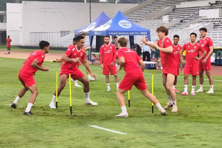 Timnas Indonesia kembali meneruskan latihan jelang laga kedua FIFA Matchday Juni 2026 kontra Mozambik. Pertandingan FIFA Matchday Indonesia vs Mozambik akan bergulir di Stadion Utama Gelora Bung Karno, Jakarta, pada Selasa (9/6/2026). Sehari sebelumnya, Timnas Indonesia menggelar open training kepada media.