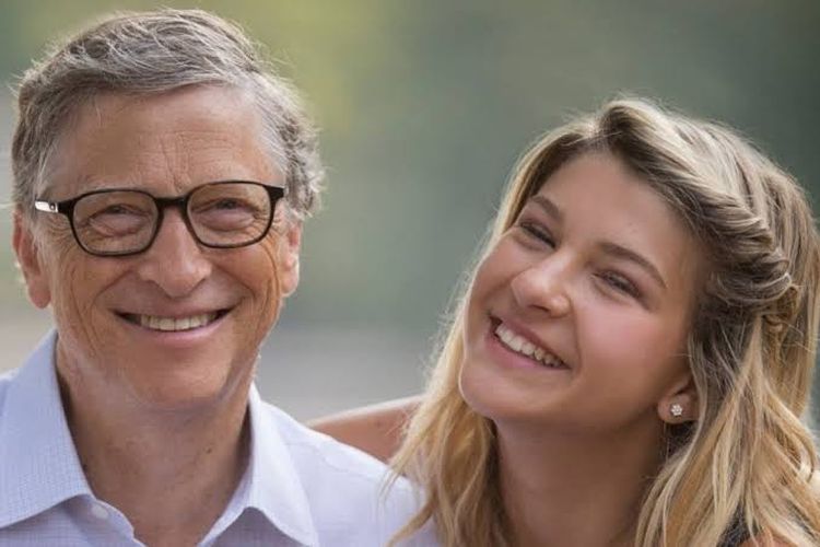Bill Gates kerap menghabiskan akhir pekannya menemani putrinya menunggang kuda.