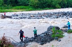 Terjebak di Tengah Sungai yang Meluap, 2 Warga di Karangasem Dievakuasi Pakai Tali
