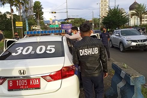 Petugas Dishub Bekasi Lawan Arah Kawal Mobil Mewah, Berujung Sanksi Disiplin