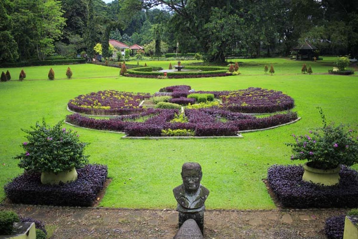 Taman Soedjana Kassan di Kebun Raya Bogor.