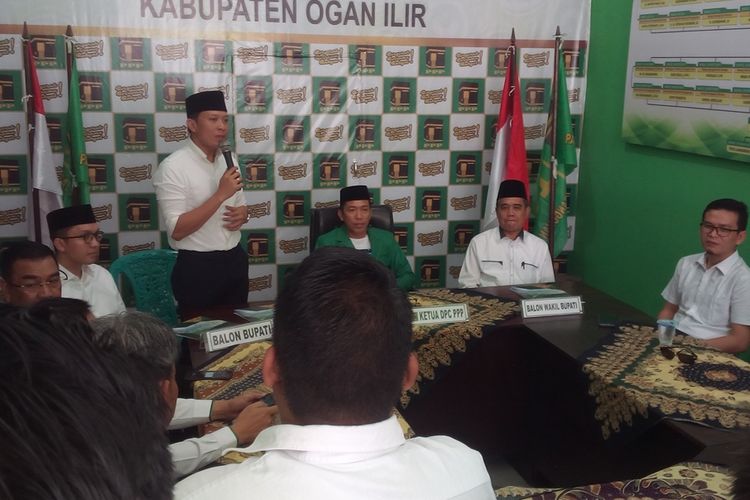 Calon bupati Ogan Ilir Ahmad Wazir Noviadi bersamanadiknya Panca WA Mawardi dan Cawabub Margani datang ke Kantor PPP untuk mengembalikan formulir Kamis (17/10/2019)