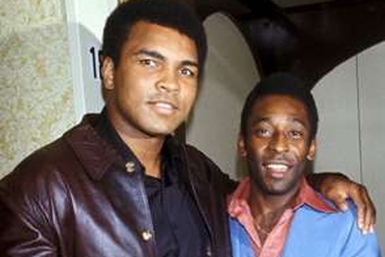 Dua sosok legendaris di bidang olahraga tinju dan sepak bola, Muhammad Ali (kiri) dan Pele.