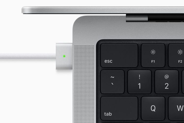 Ilustrasi pengisi daya MagSafe 3 di sisi sebelah kiri Macbook Pro 2021.