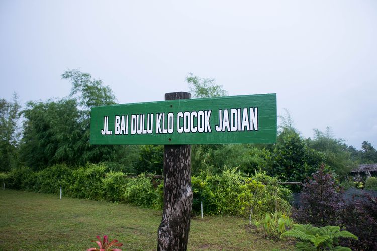 Salah satu petunjuk jalan dengan nama yang unik di Eco Park, Kabupaten Bangka, Jumat (6/3/2020).