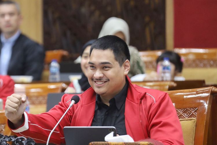 Menteri Pemuda dan Olahraga Republik Indonesia (Menpora RI) Dito Ariotedjo mengikuti rapat kerja bersama Komisi X DPR RI di Ruang Rapat Komisi X DPR RI, Gedung Nusantara I, Kompleks Parlemen, Senayan, Jakarta, Jumat (9/6/2023) membahas Rencana Kerja dan Anggaran Kementerian Negara/Lembaga (RKA-K/L) dan Rencana Kerja Pemerintah (RKP) Kemenpora Tahun 2024. 