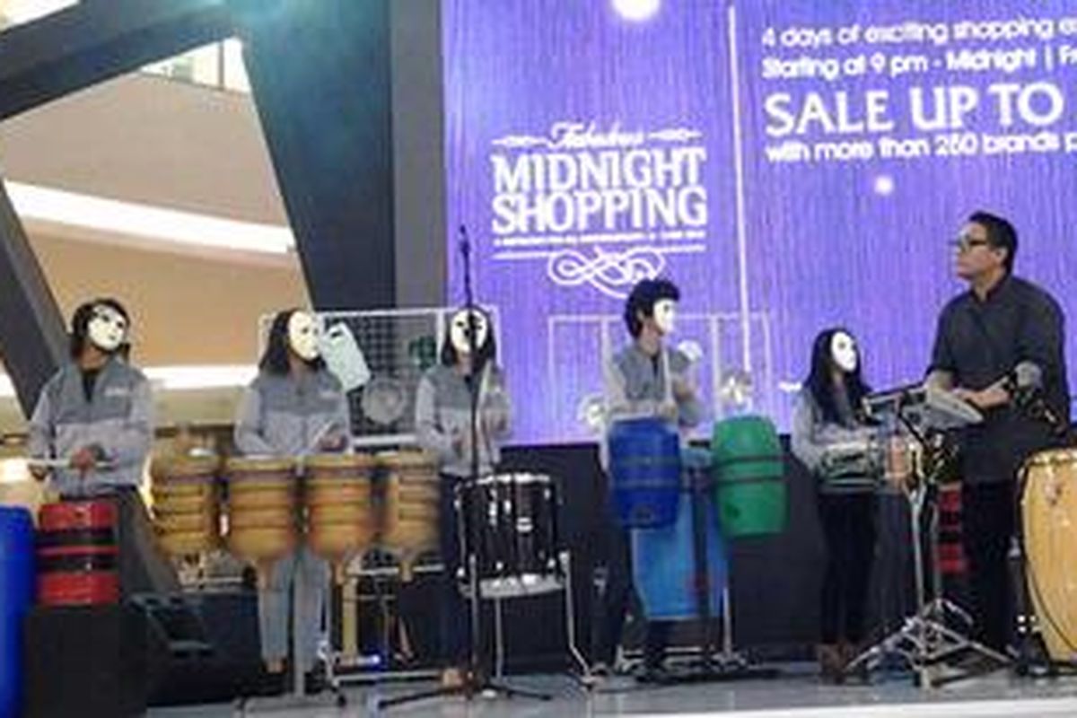 Untuk ke-18 kalinya Senayan City menggelar Midnight Shopping 6-9 Desember 2012.