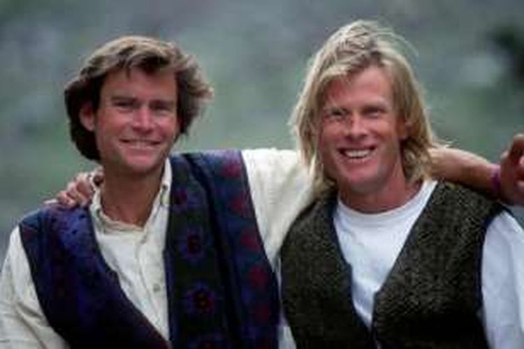 Alex Lowe (kiri) dan David Bridges merupakan teman dekat, keduanya sering melakukan pendakian bersama. Jasad mereka telah ditemukan setelah 16 tahun mereka dinyatakan hilang saat mendaki gunung di pegunungan Himalaya.