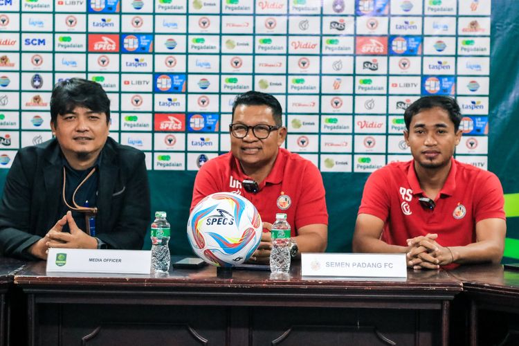 Tim Semen Padang FC saat jumpa pers jelang lawan Malut United