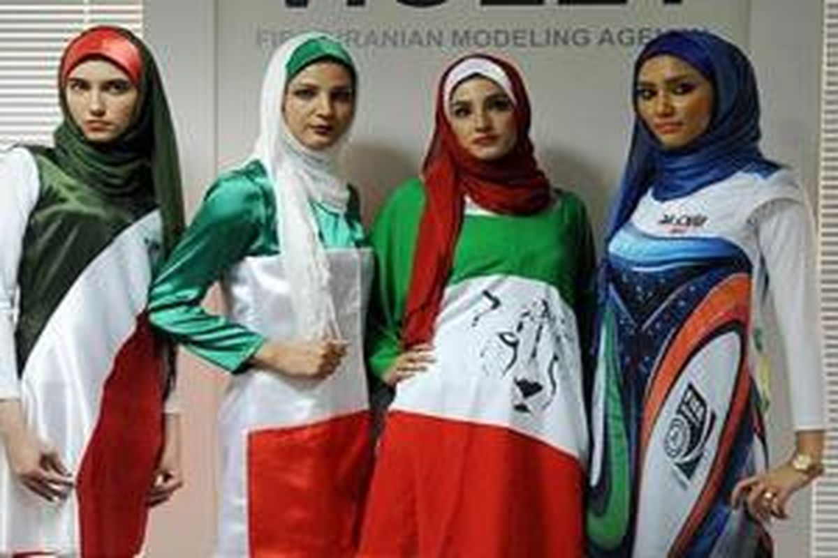 Koleksi gaun tema world cup 2014 dirancang oleh desainer Iran