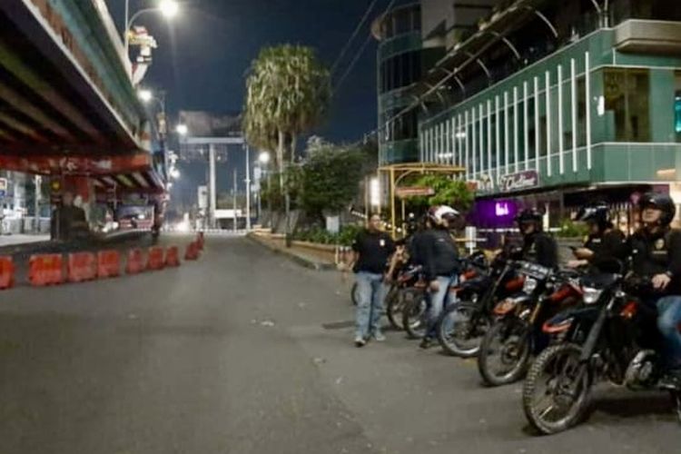 Anggota hunting Ditreskrimum Polda Lampung saat patroli kejahatan jalanan dan geng motor, Kamis (9/5/2024).