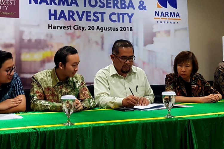 Pengembang Harvest City menggandeng Narma Toserba untuk membangun gerai baru yang direncanakan seluas 3.500 m2. Gerai ritel ini ditargetkan beroperasi mulai Maret 2019 mendatang.

