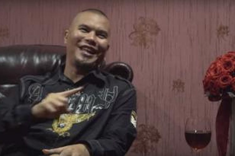 Ahmad Dhani saay berbincang dengan Deddy Corbuzier dalam video yang diunggah di YouTube.