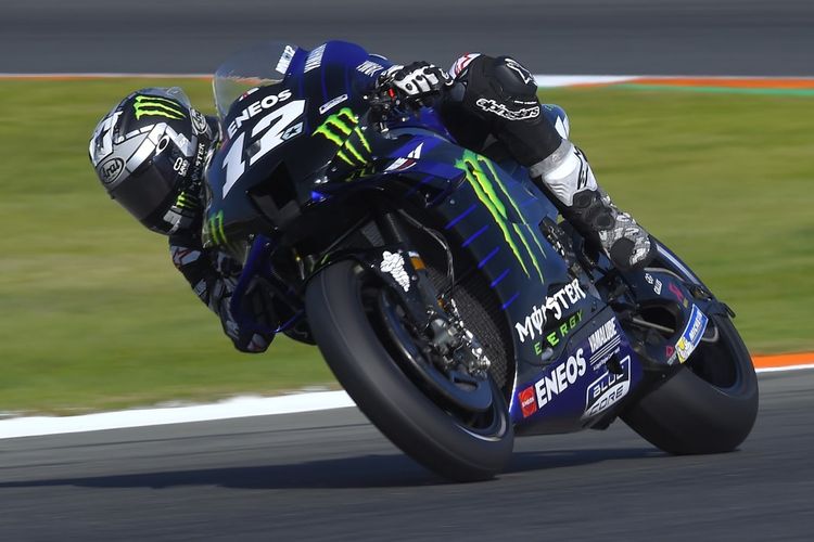 Maverick Vinales saat sesi tes pra-musim di Valencia. (Photo by JOSE JORDAN / STR / AFP)